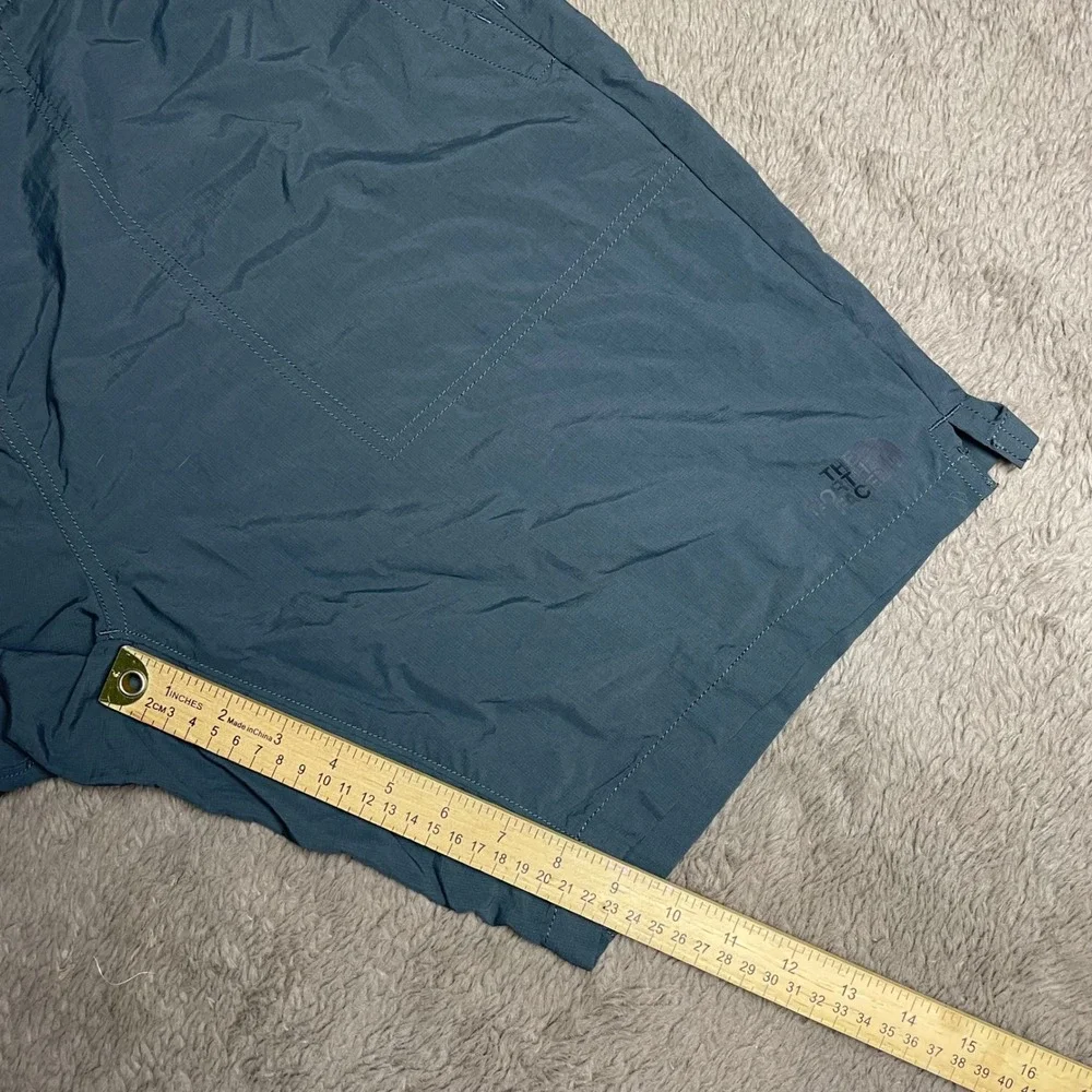The North Face FlashDry Mens XL Dark Gray Hiking Athletic Shorts Zipper Pocket